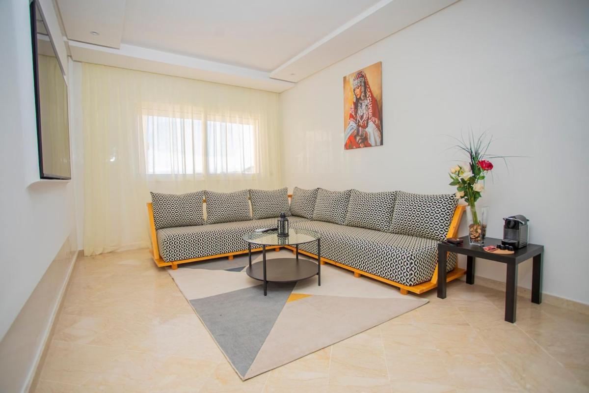 Luxury , Pool, Gym, Parking Appartement